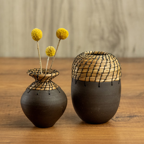 Mini bud vase in Black Clay