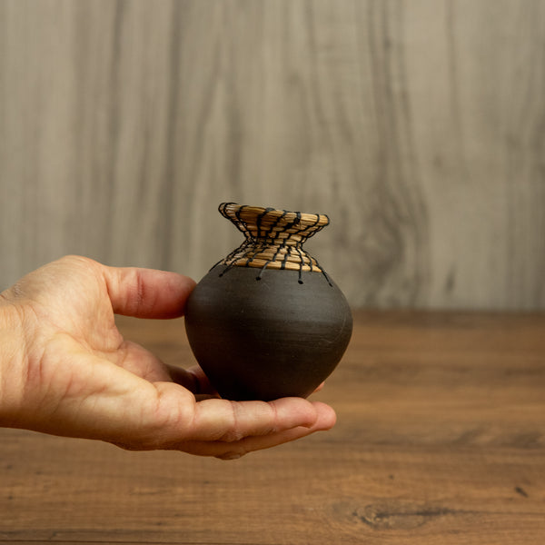Mini bud vase in Black Clay