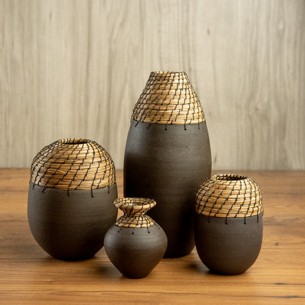 Mini vase in Black Clay
