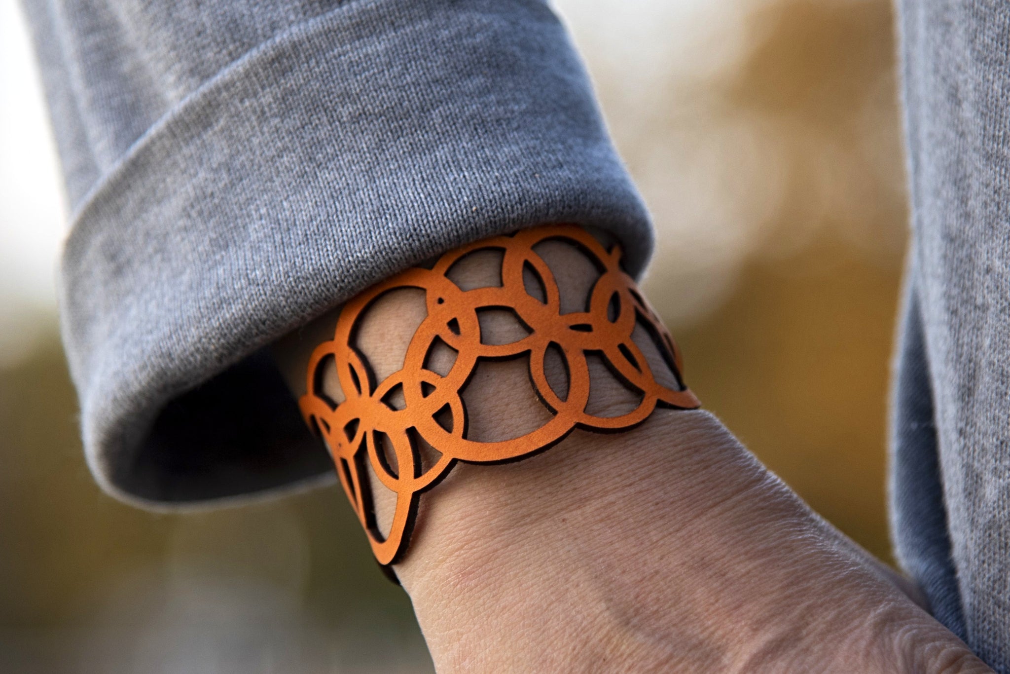 Interlaced Circles Leather Bracelet Hannie Goldgewicht Leo